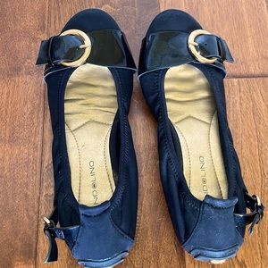 CLOSET CLOSING EUC Bandolino Moonstar ballet flats, black, gold buckle, size 5.5